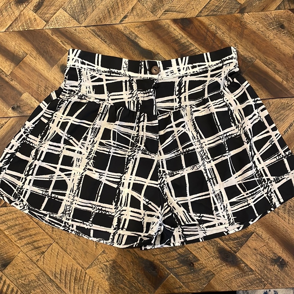 Jun & Min High-waisted shorts